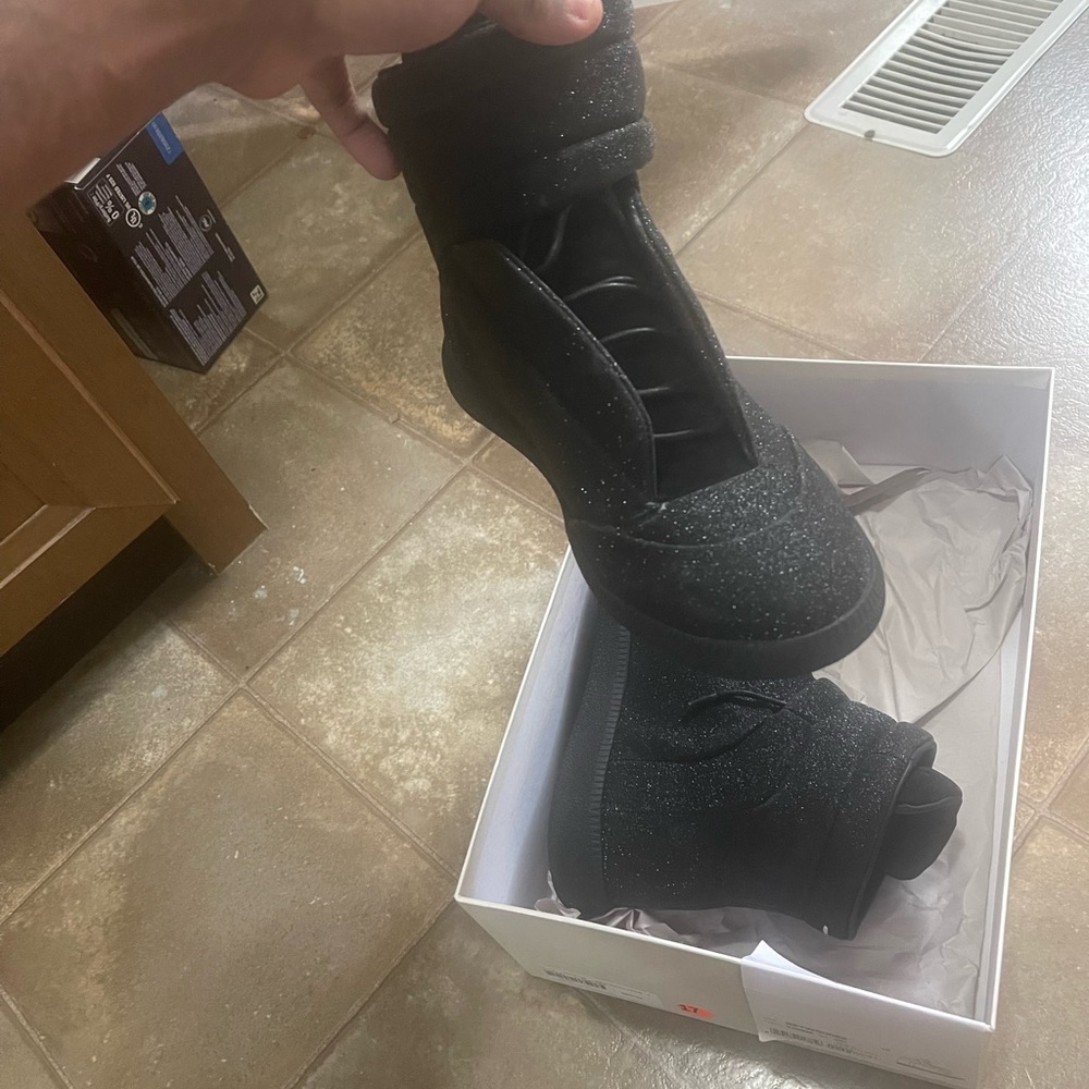 Brand new Margiela come with box and dust bag just tried it on size 42 EU 9 US - Picture 3 of 11